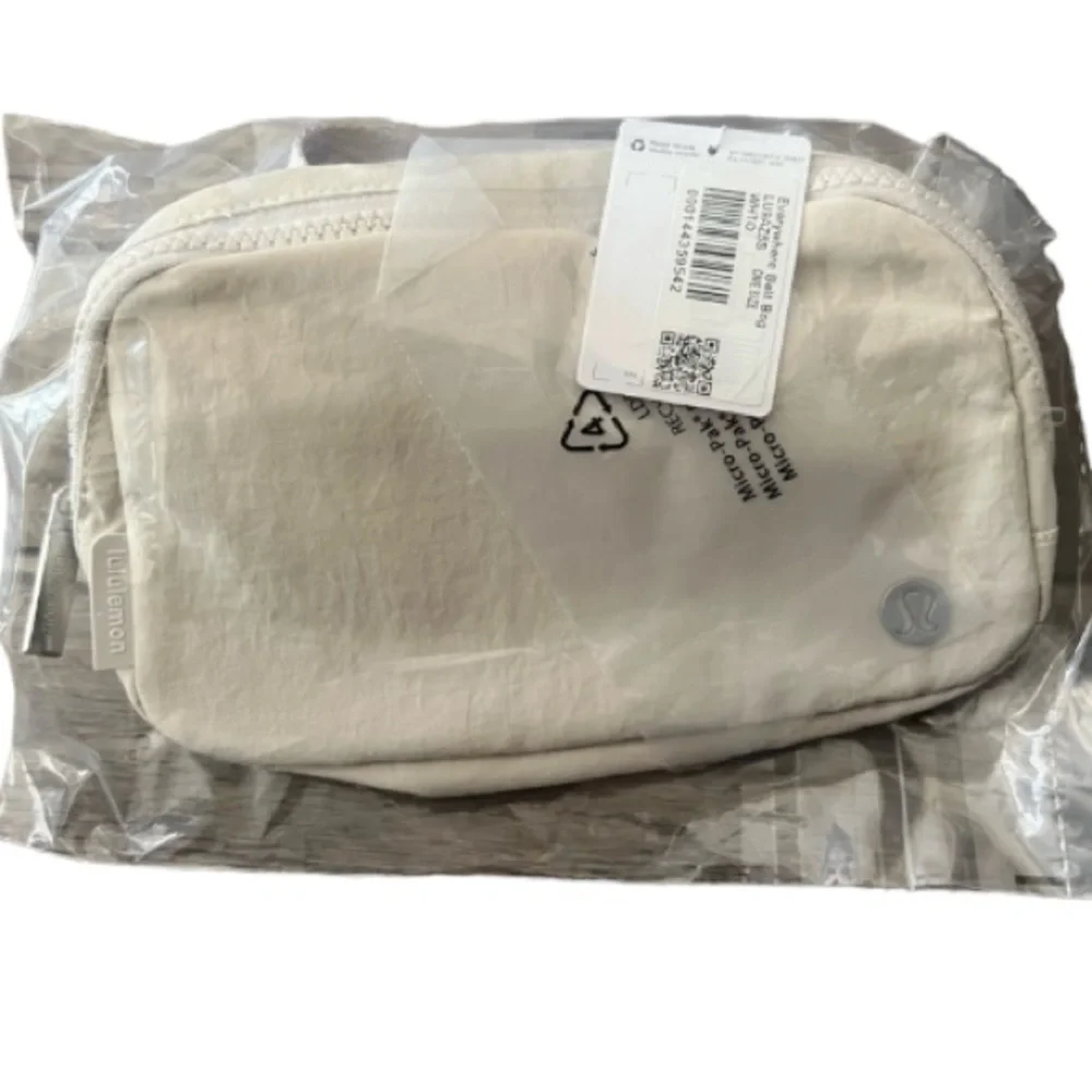 NWT LULULEMON Everywhere Belt bag White Opal - Picture 2 of 6